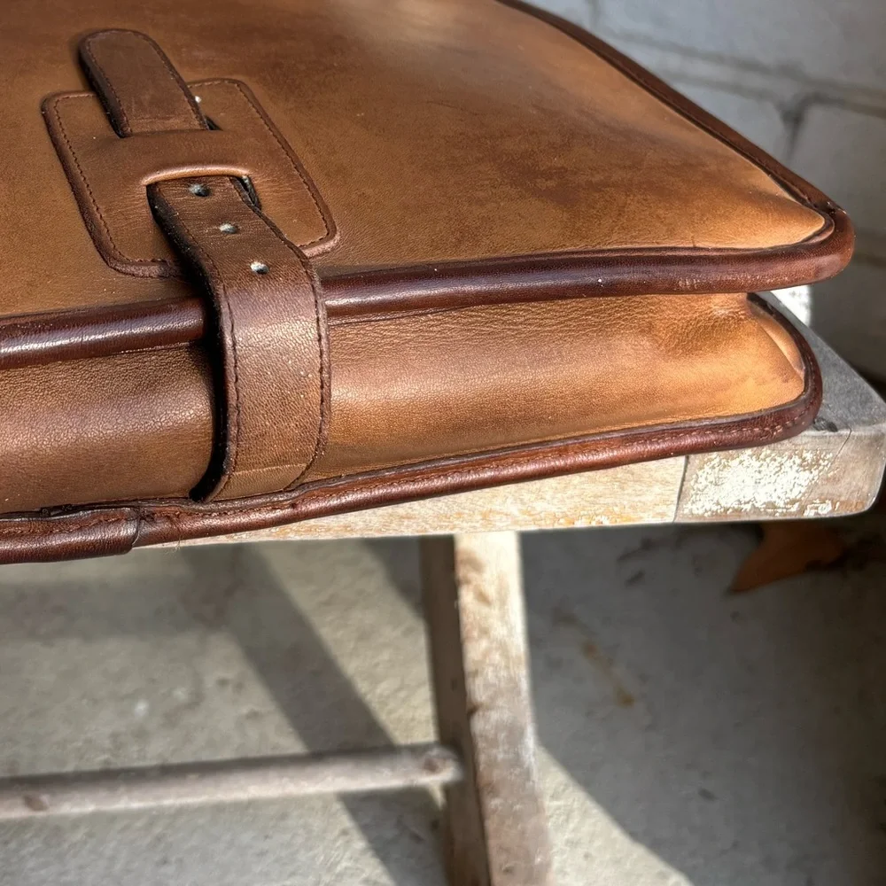 🌟Vintage 🌟COACH 70's TWO TONED Saddle/ buckle Courier Large
